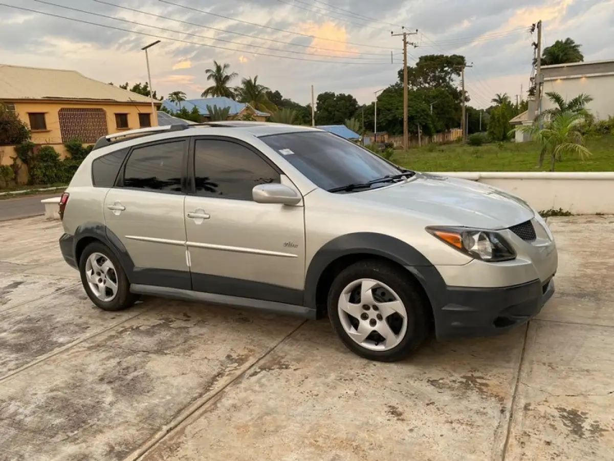 UK use Pontiac vibe 2004 - Image 2