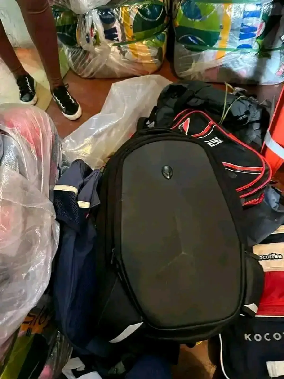 Uk Bale Of Children Bags - Image 4