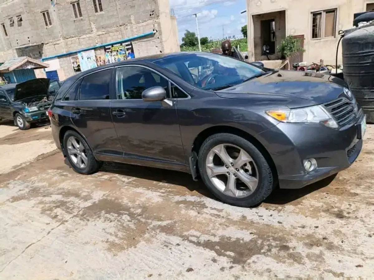 2010 Toyota Venza - Image 3