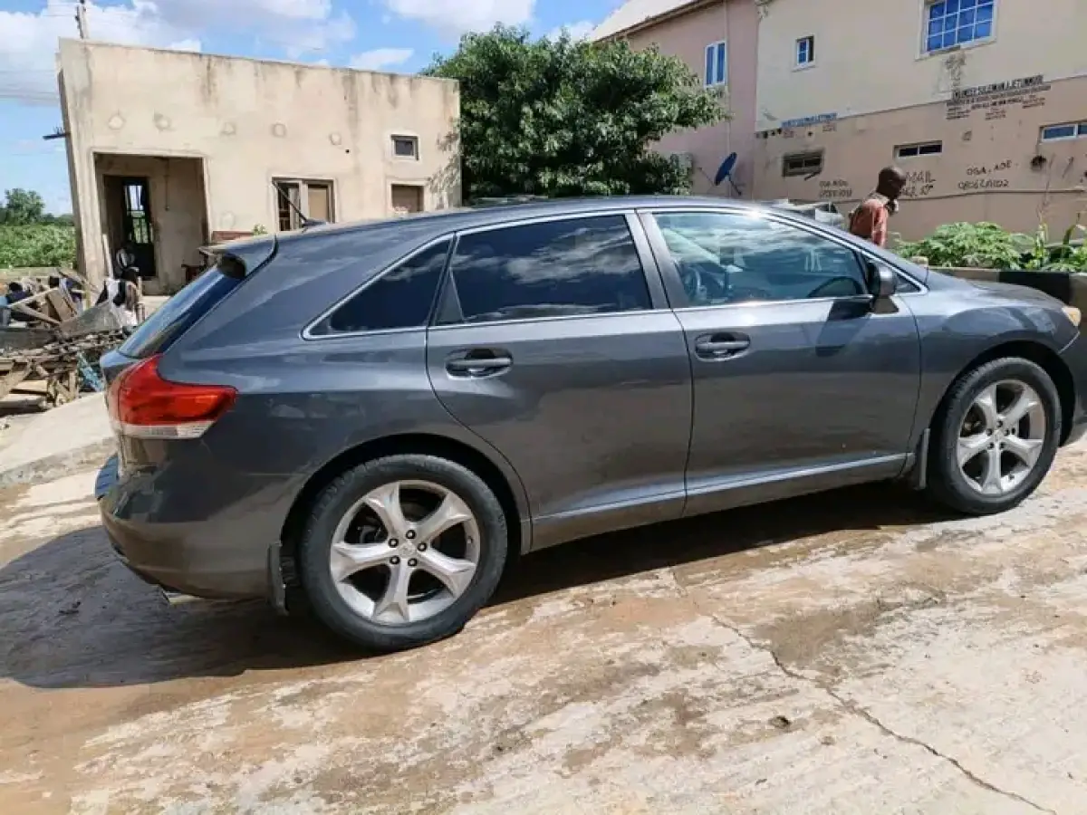 2010 Toyota Venza - Image 4