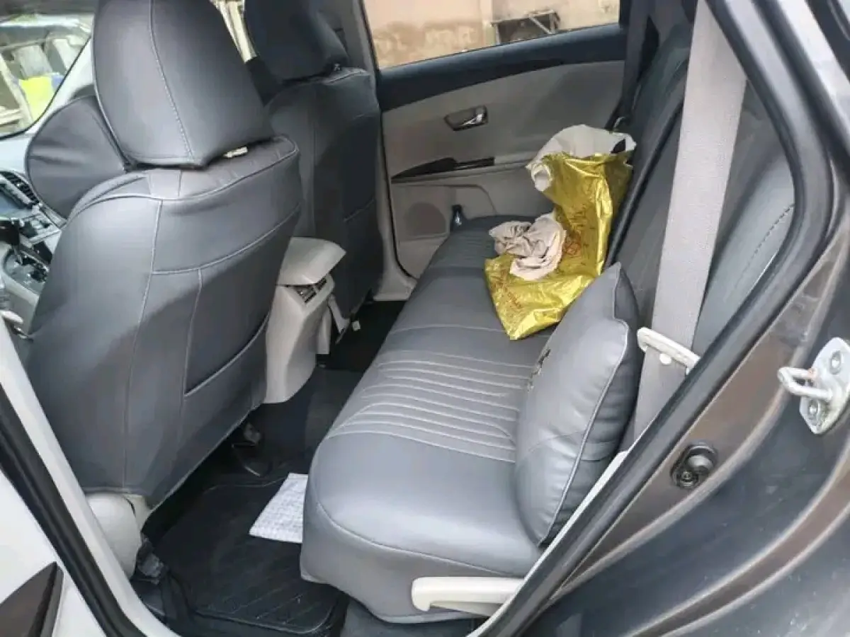 2010 Toyota Venza - Image 7