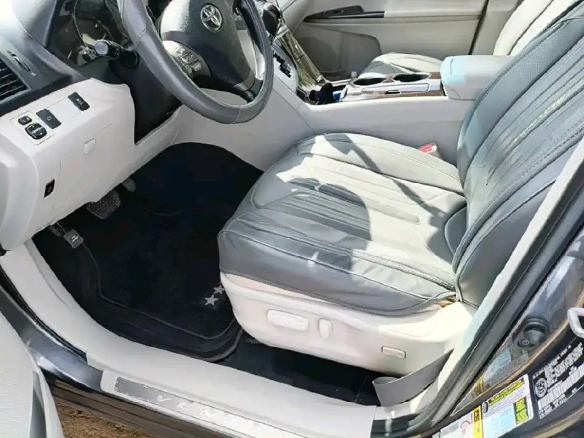 2010 Toyota Venza - Image 8