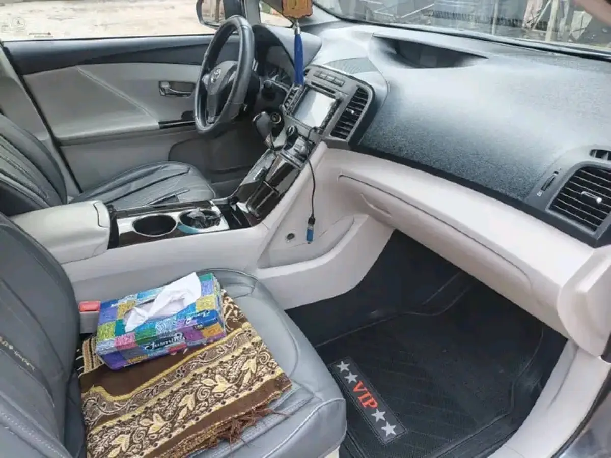 2010 Toyota Venza - Image 11