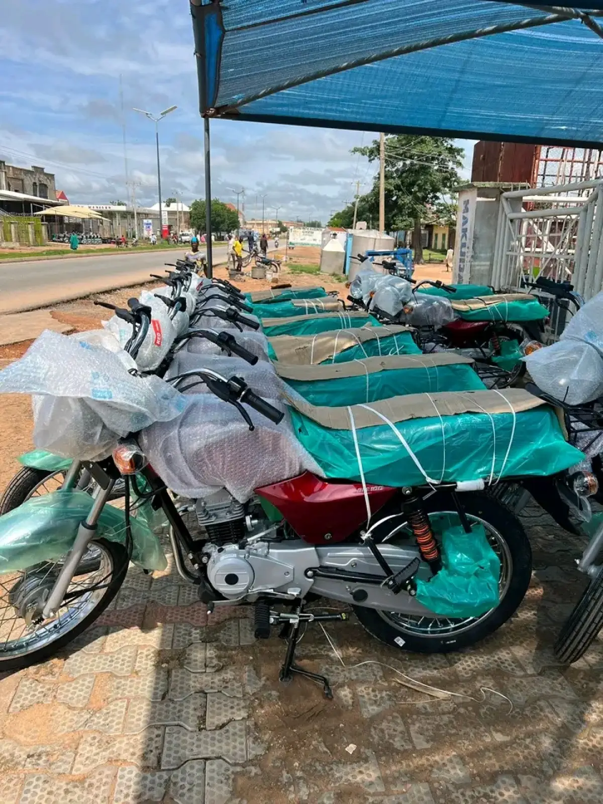 Bajaj Boxer - Image 1