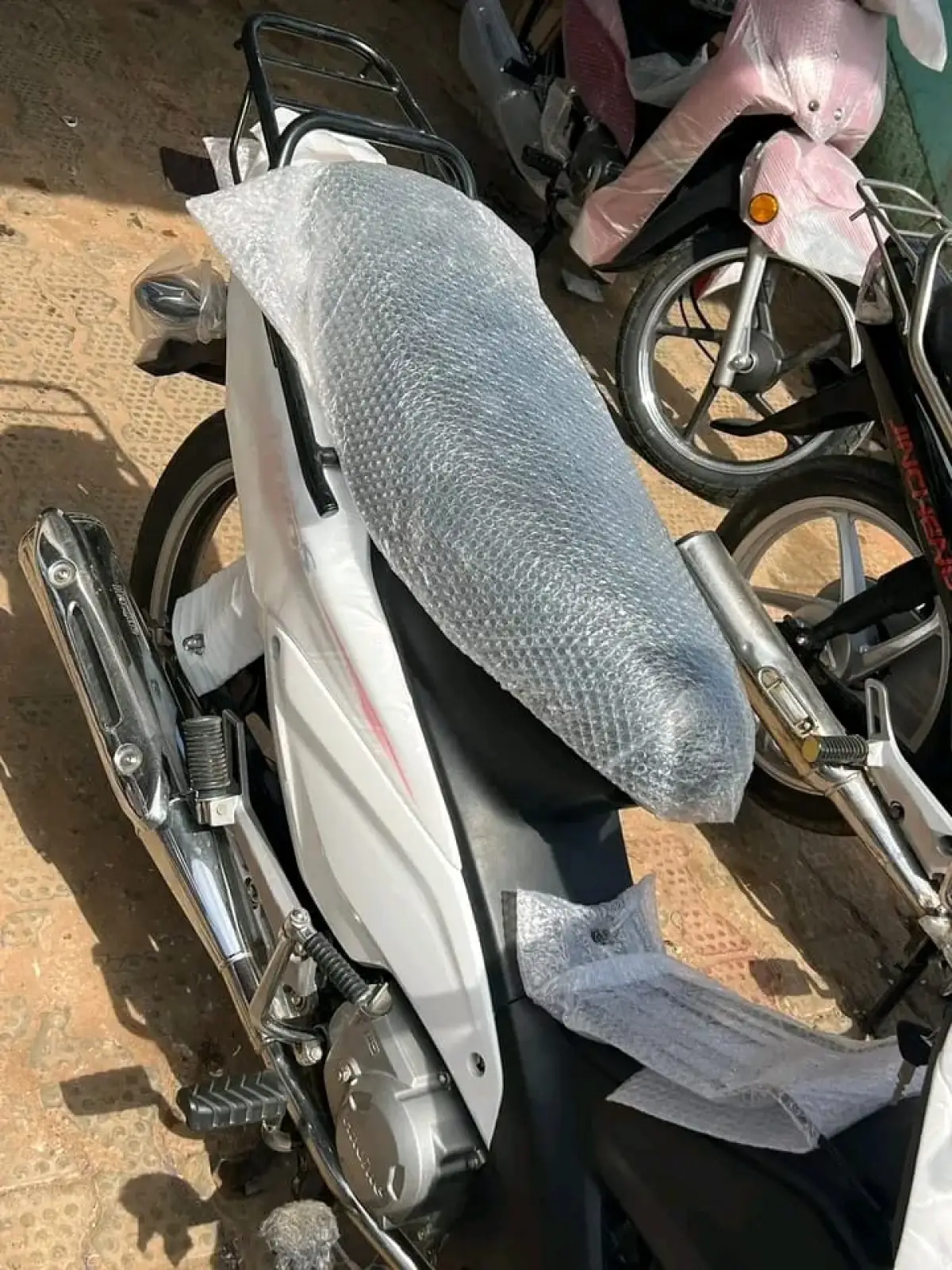 White Haojue UDS Lady Bike - Image 7