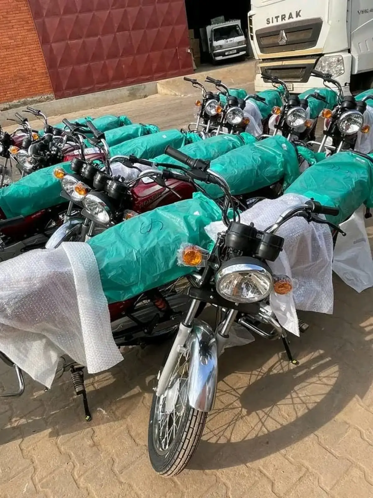 Bajaj Boxer Motorcycle - Image 2