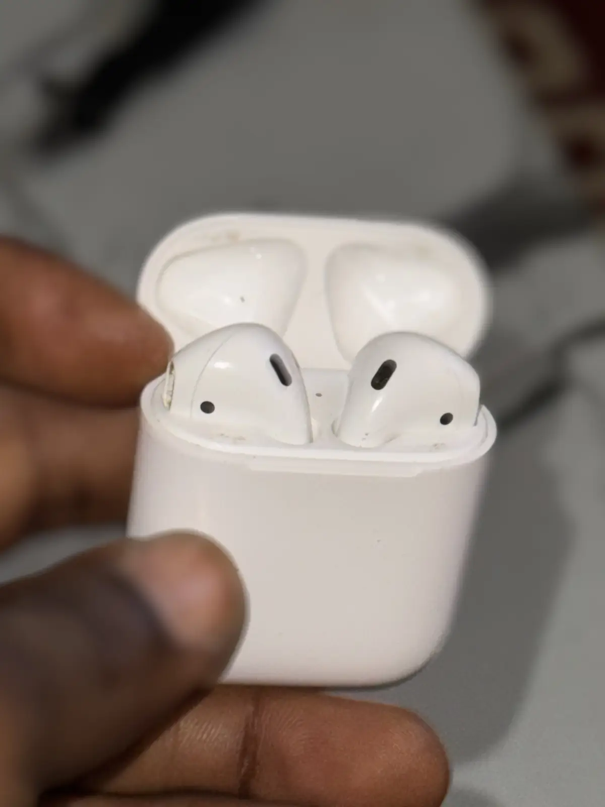 Apple AirPod 2 second generation - Image 1