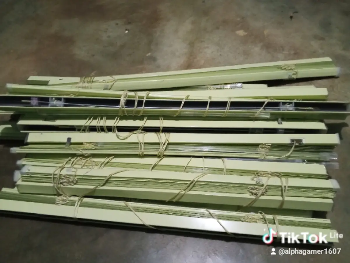 Cream color aluminum window blinds for sale - Image 1