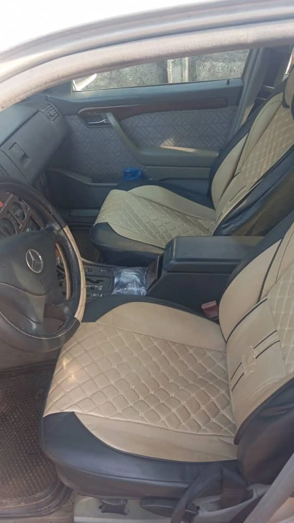 1994 Mercedes Benz - Image 3