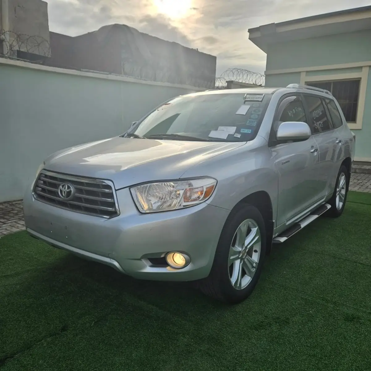 2010 Model Toyota Highlander - Image 1