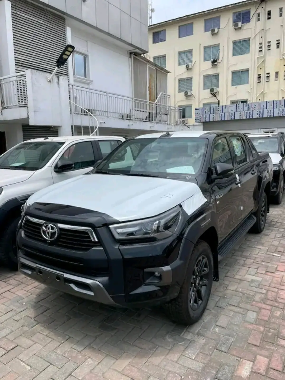 Toyota Hilux - Image 3