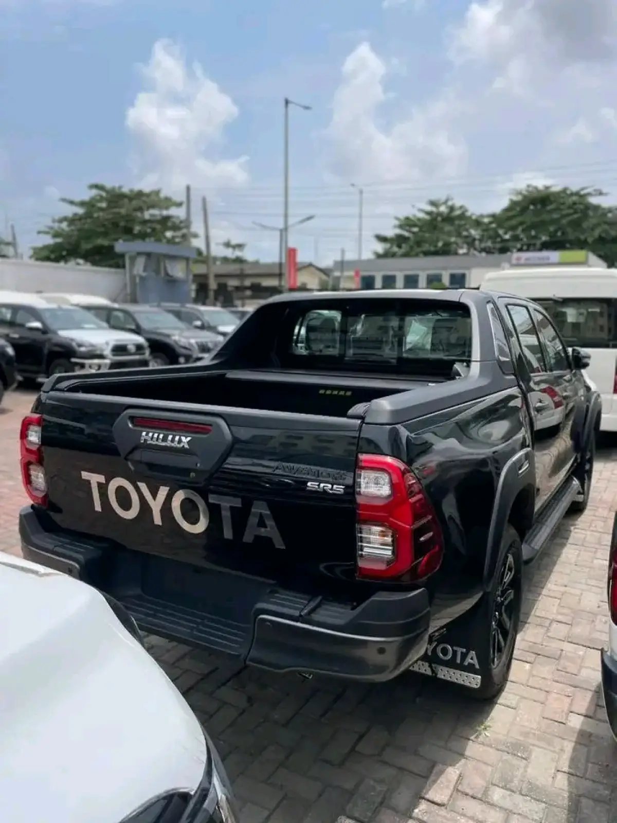 Toyota Hilux - Image 5
