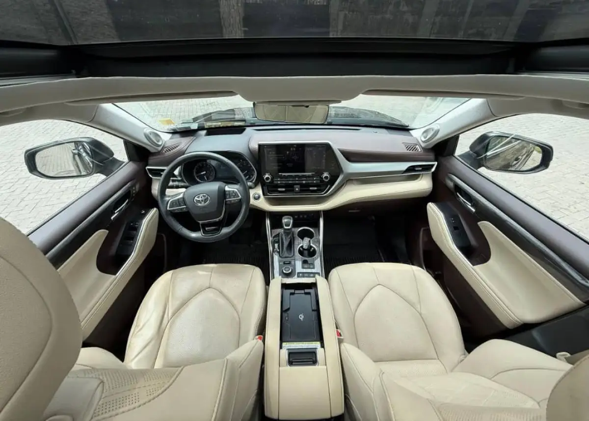 2021 Model Toyota Highlander - Image 2