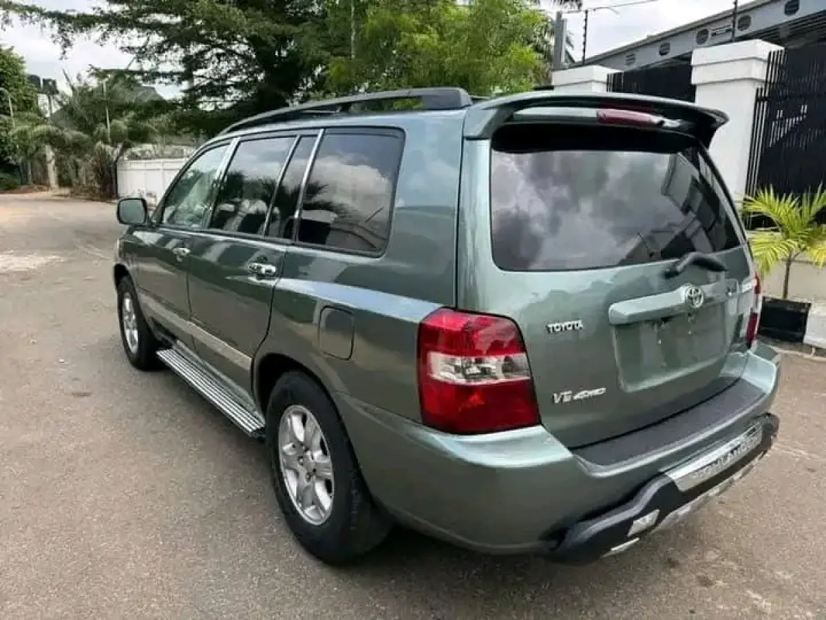 2005 Gray Toyota Highlander - Image 4