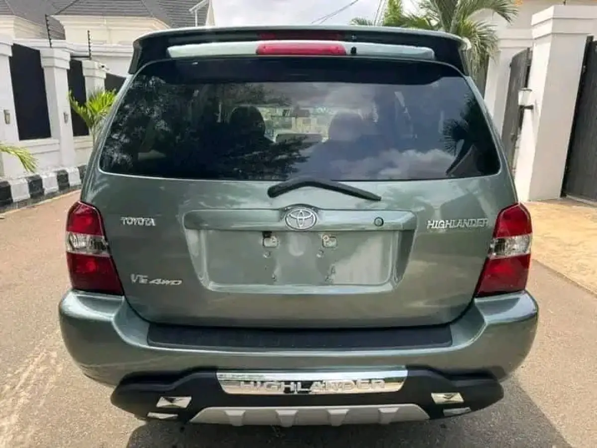 2005 Gray Toyota Highlander - Image 7