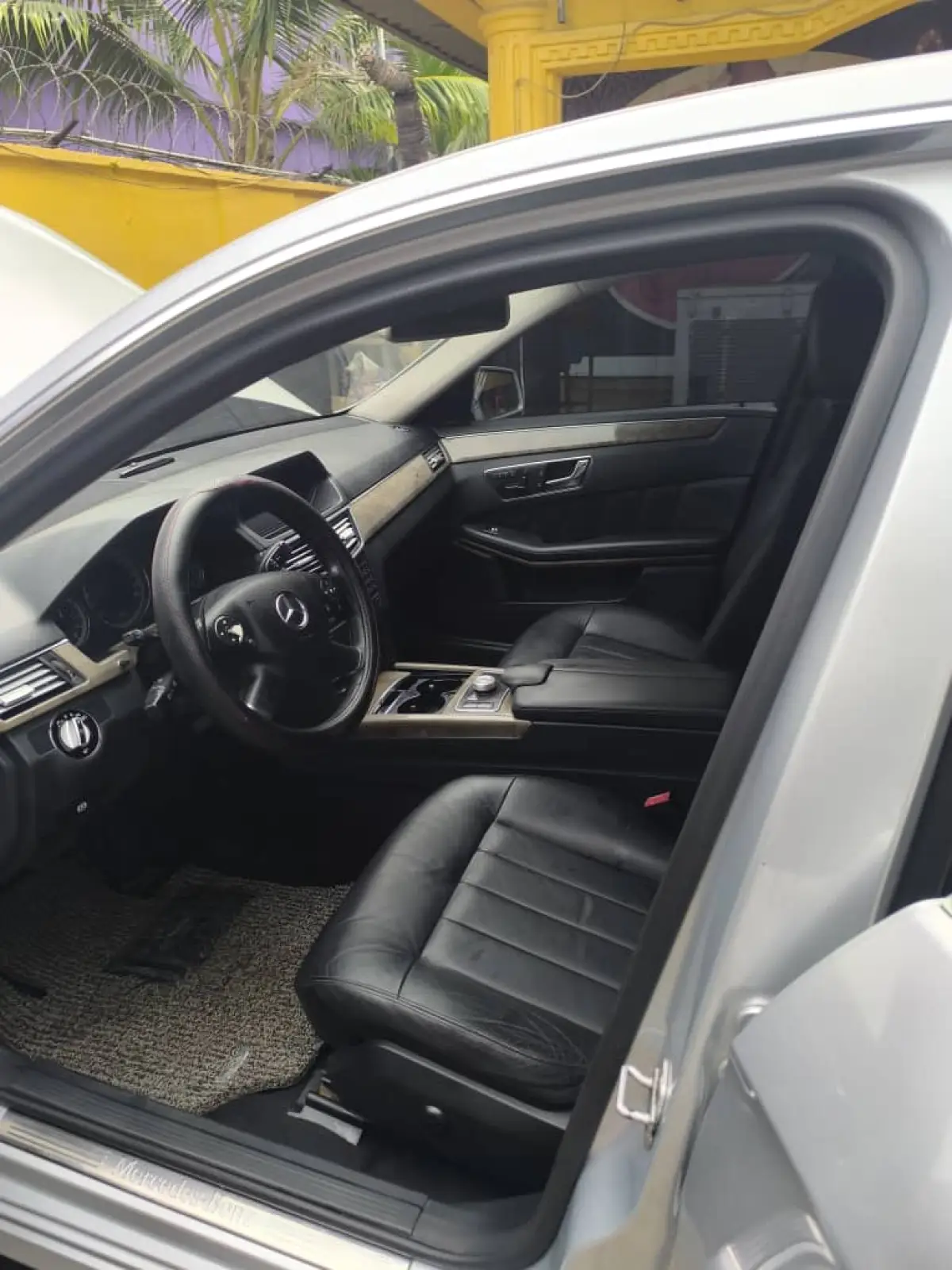 TOKS MERCEDES-BENZ E300 4MATIC 2011 MODEL - Image 4