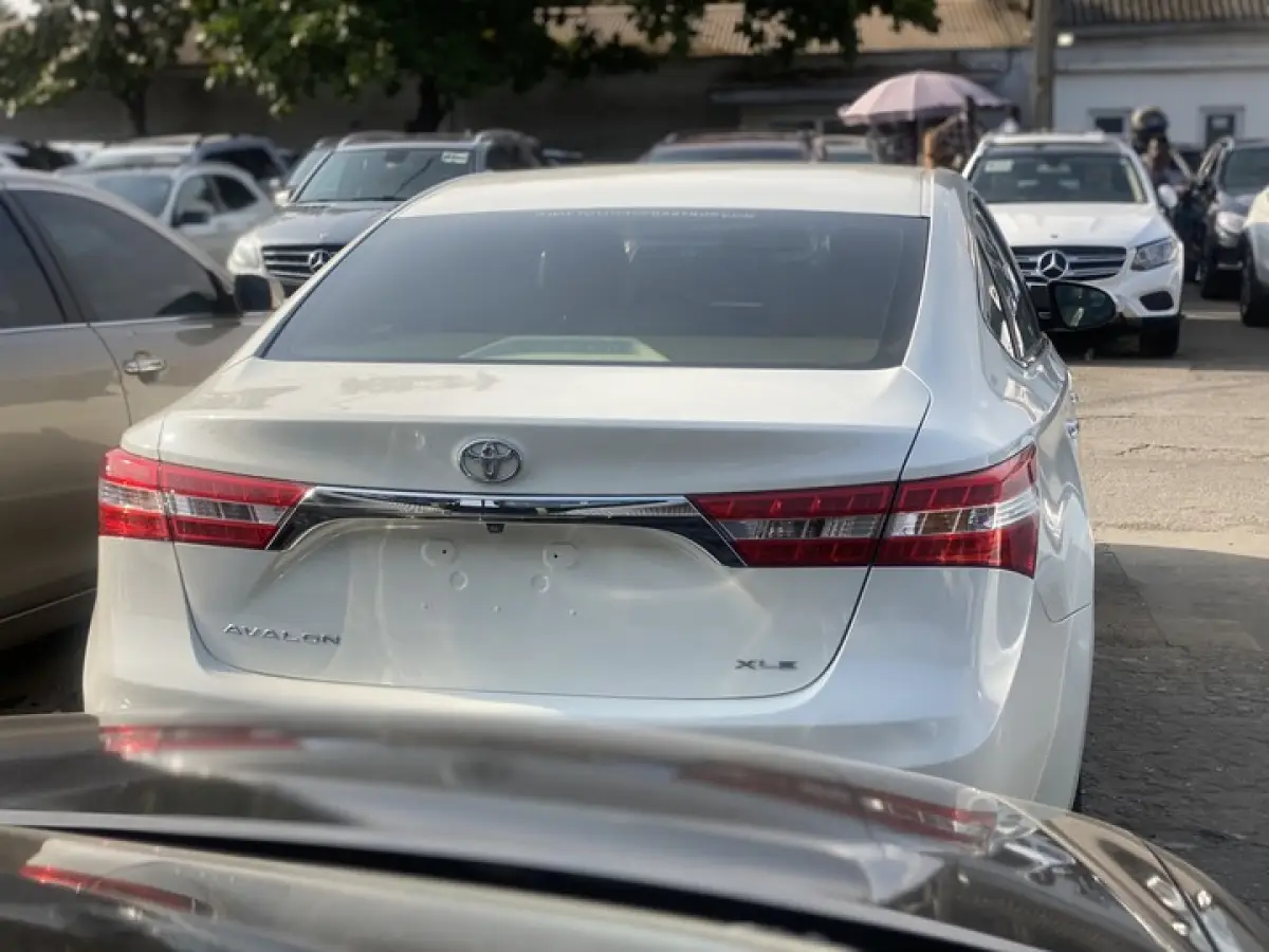 Toyota Avalon 2010 - Image 2
