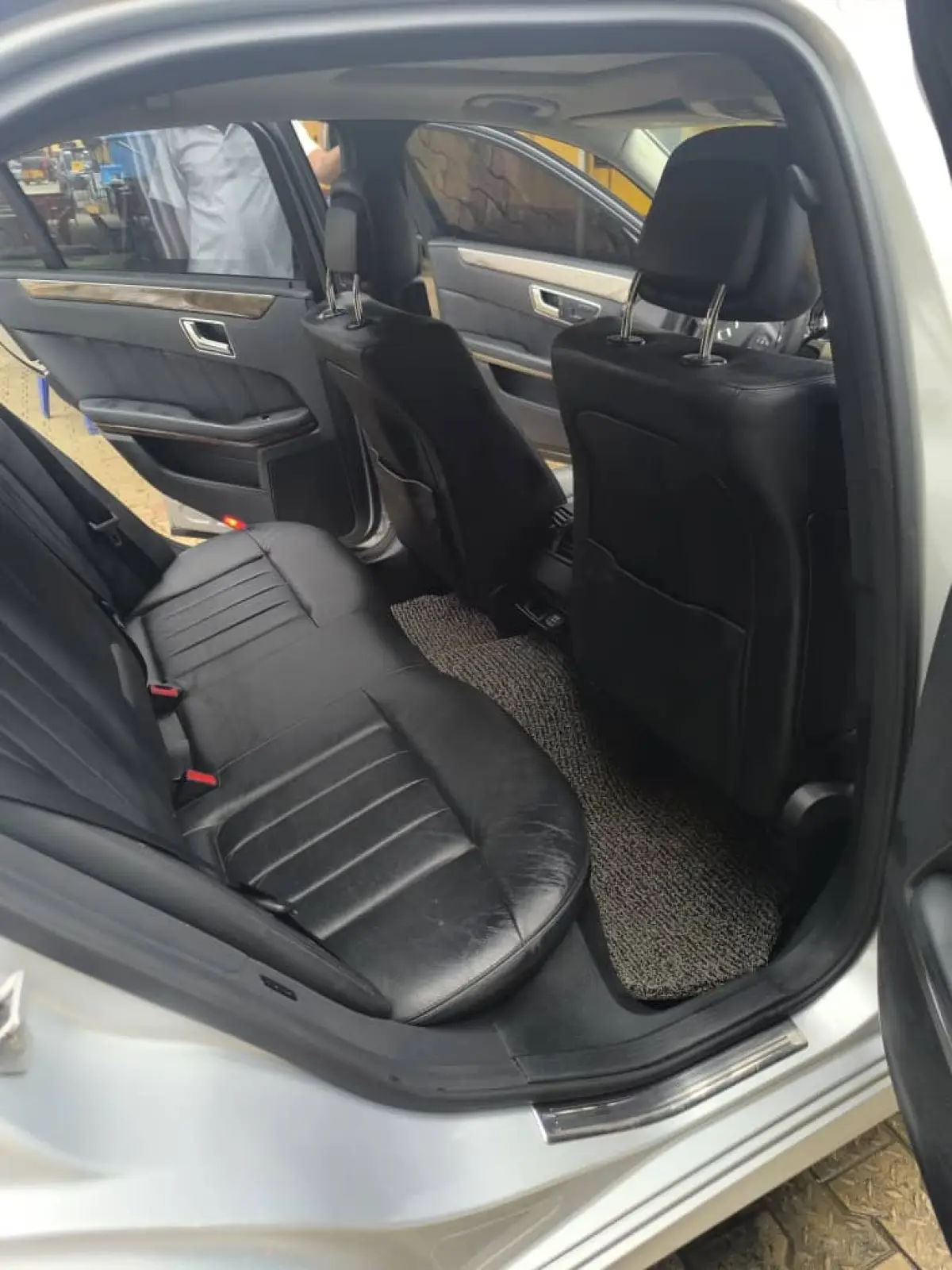 TOKS MERCEDES-BENZ E300 4MATIC 2011 MODEL - Image 6