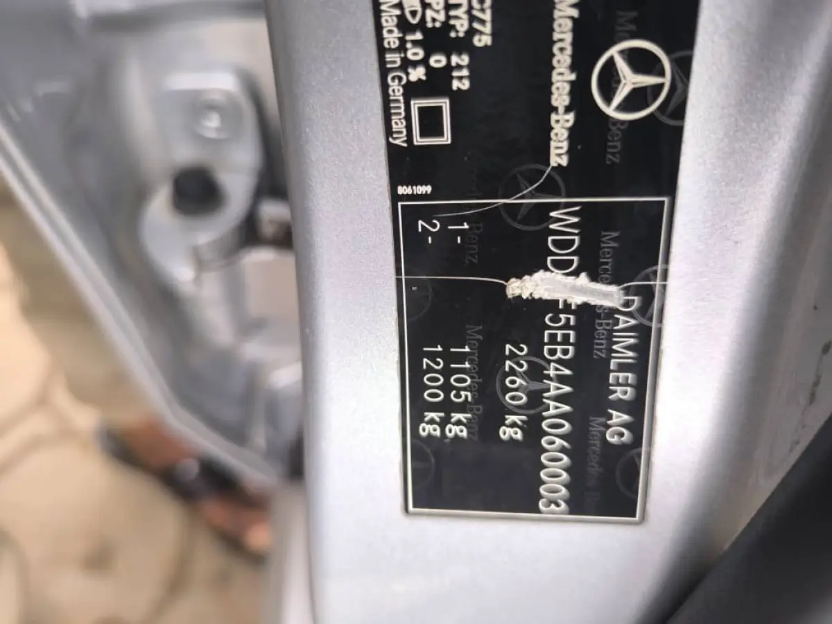 TOKS MERCEDES-BENZ E300 4MATIC 2011 MODEL - Image 8