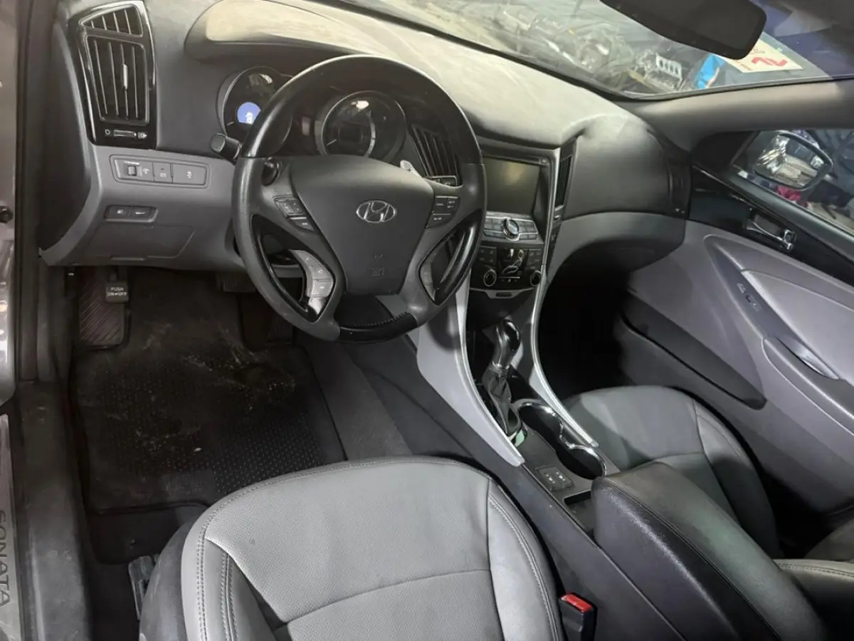 2012 Hyundai Sonata limited - Image 4