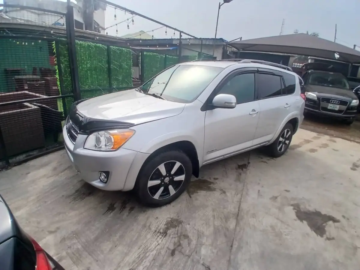 Toyota RAV4 2011 - Image 1