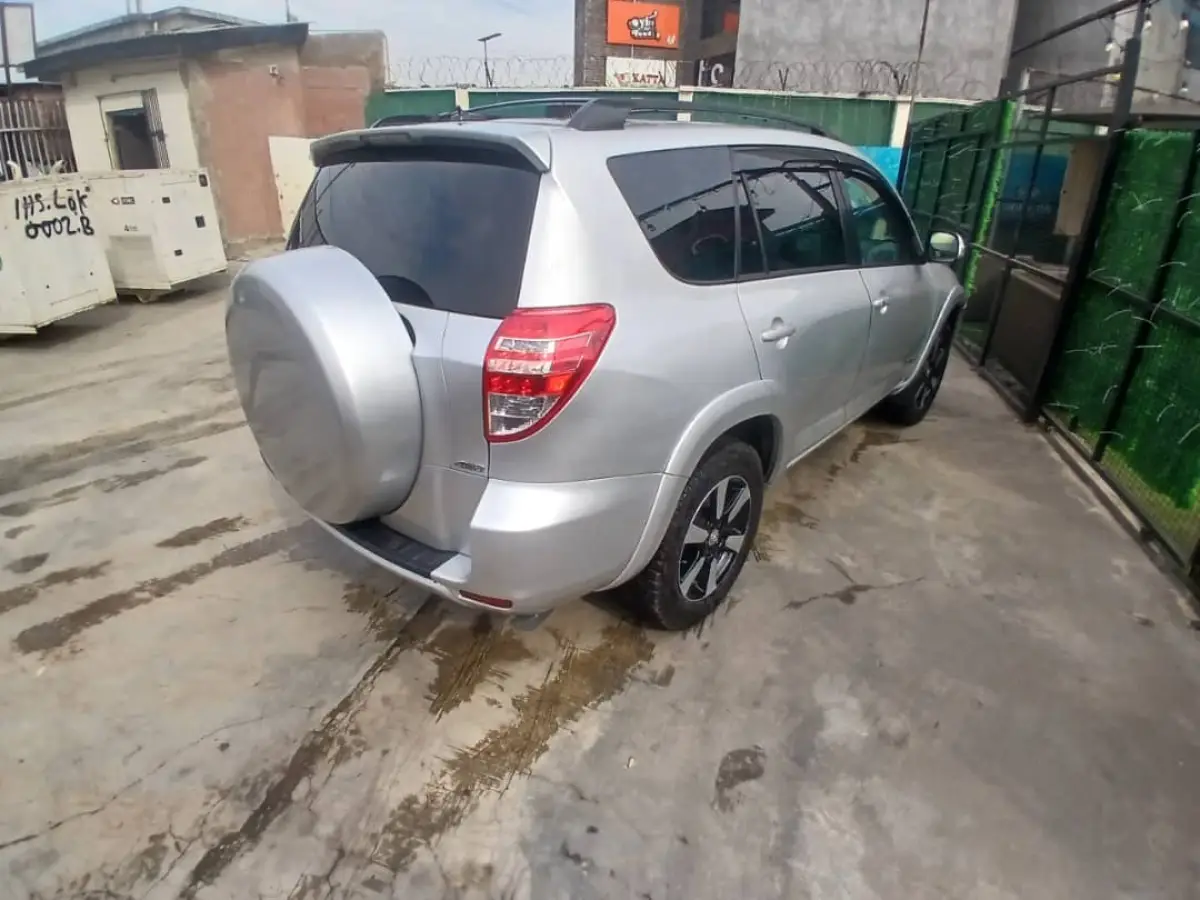 Toyota RAV4 2011 - Image 4