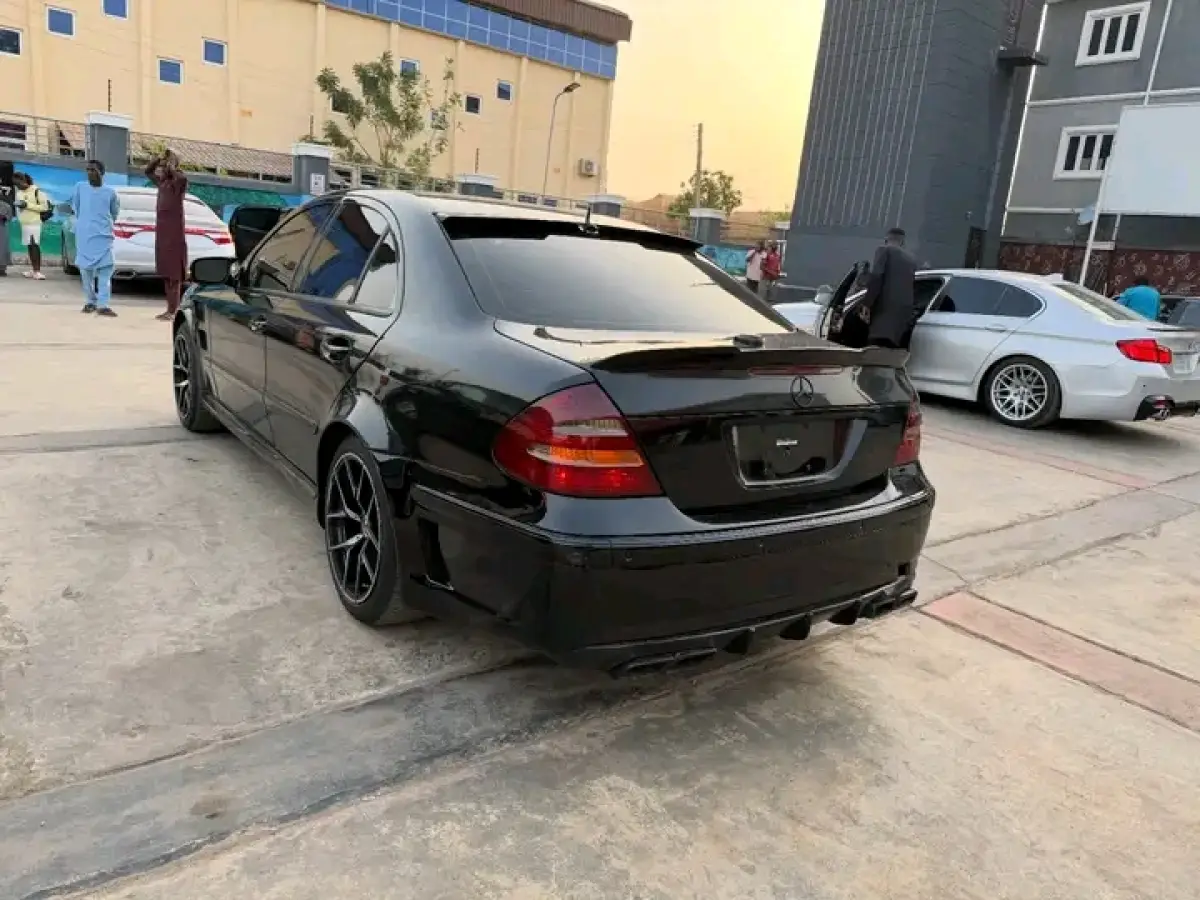 Clean 2004 Mercedes Benz E500 - Image 1