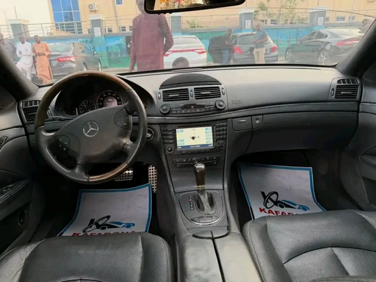 Clean 2004 Mercedes Benz E500 - Image 2