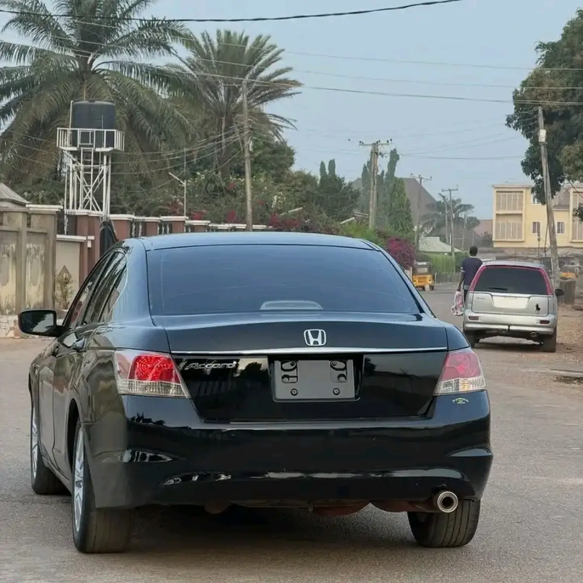 EXTREMELY CLEAN USED 2008 HONDA ACCORD. - Image 2