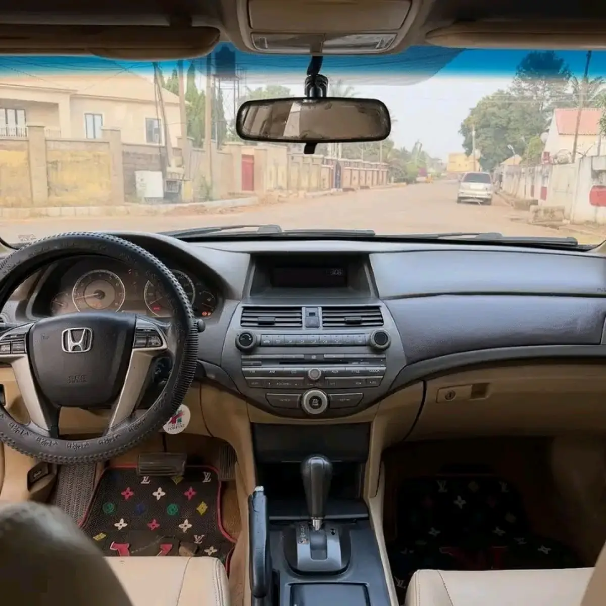 EXTREMELY CLEAN USED 2008 HONDA ACCORD. - Image 4