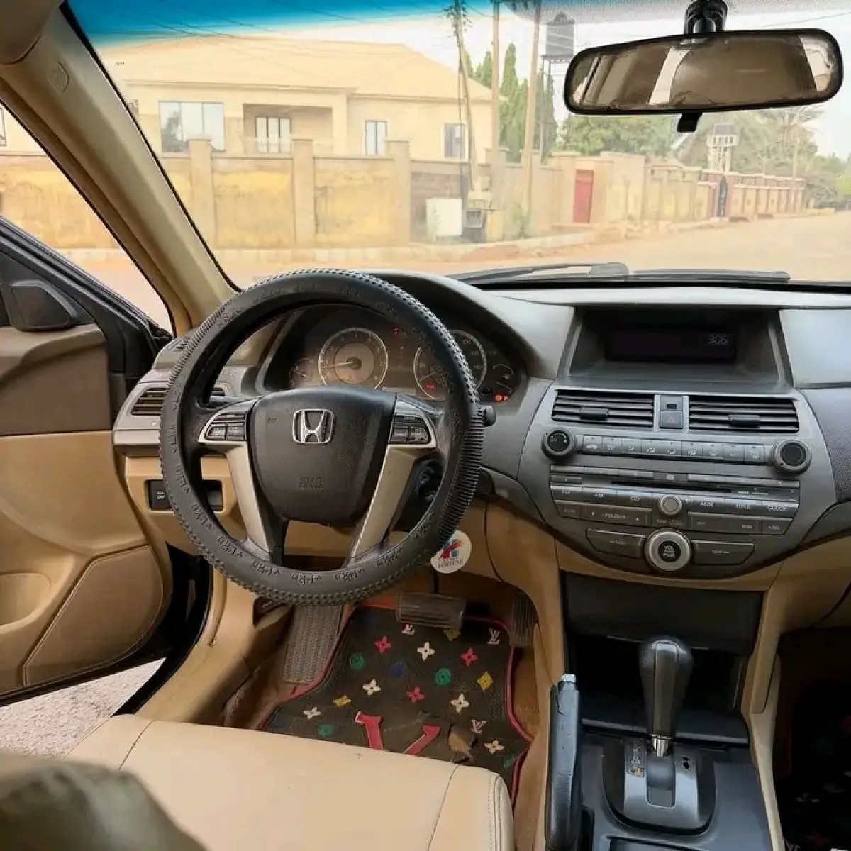 EXTREMELY CLEAN USED 2008 HONDA ACCORD. - Image 5