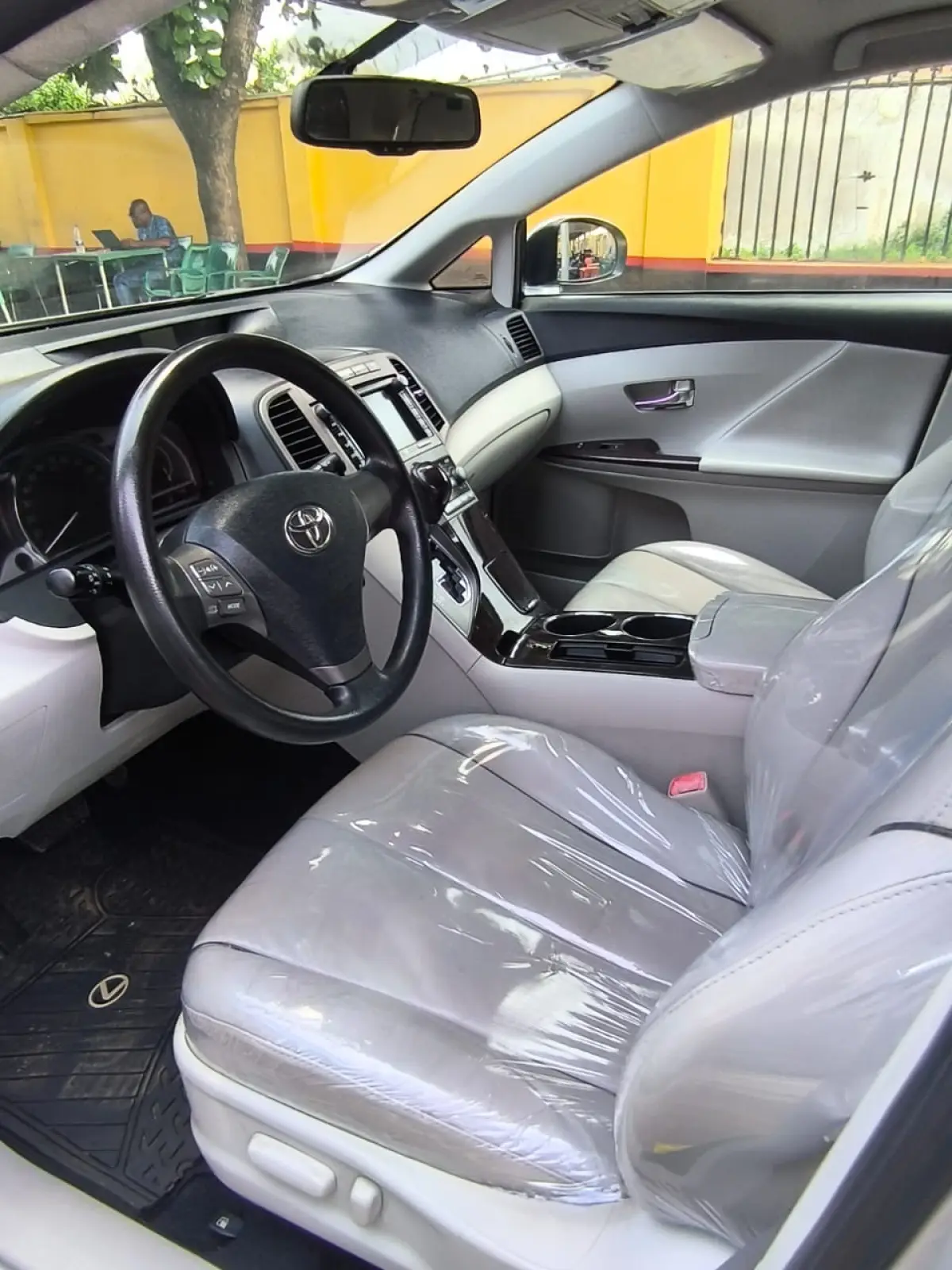 TOKS TOYOTA VENZA LIMITED 2010 MODEL FULL OPTION - Image 4