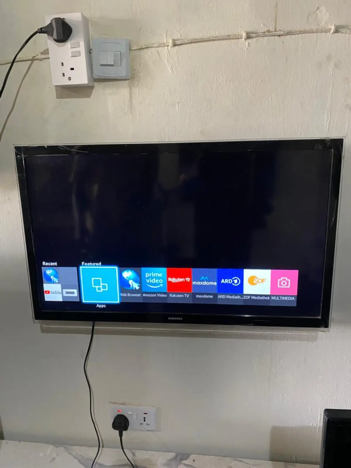 Samsung Smart TV 32' - Image 1