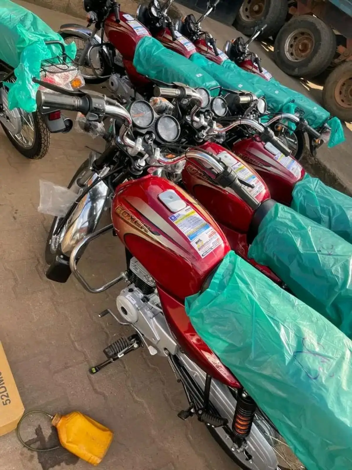 Bajaj Boxer - Image 1