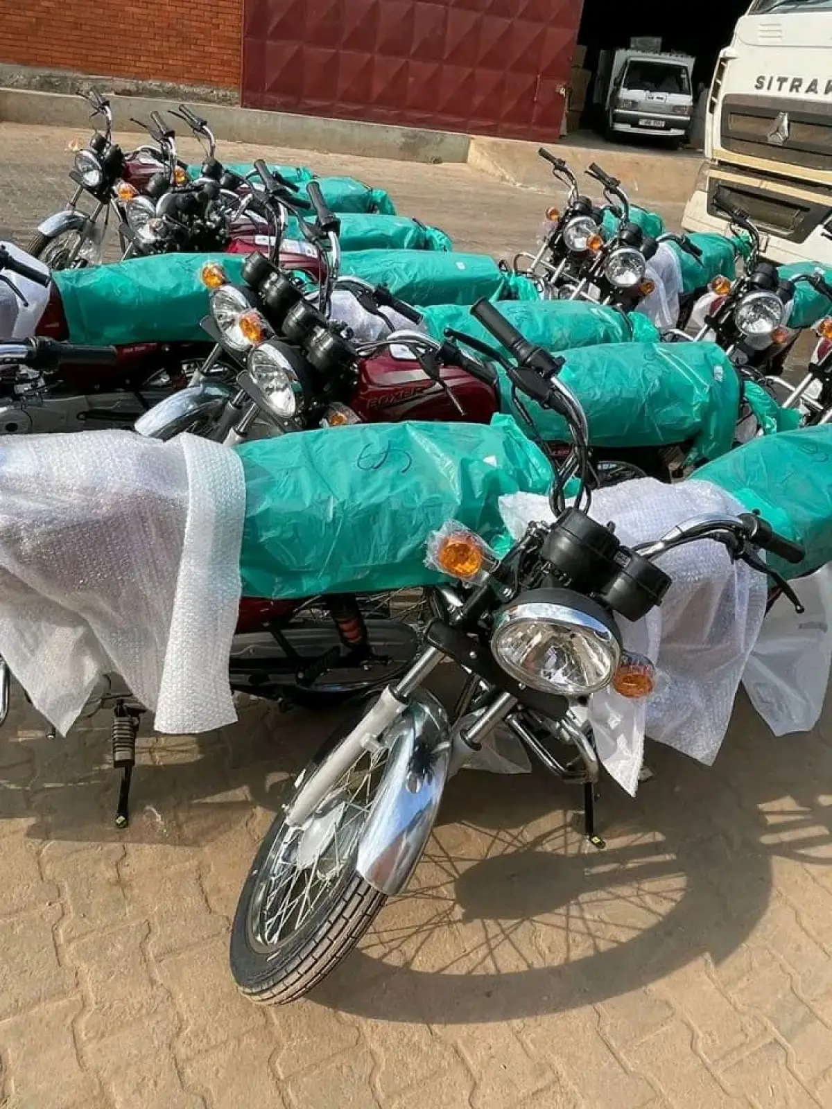 Bajaj Boxer - Image 4