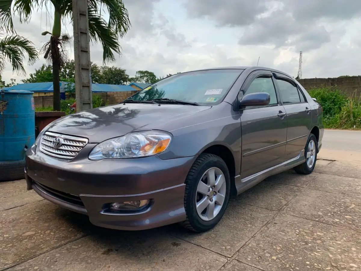 Clean Toyota Corolla sport gray 2005 - Image 1
