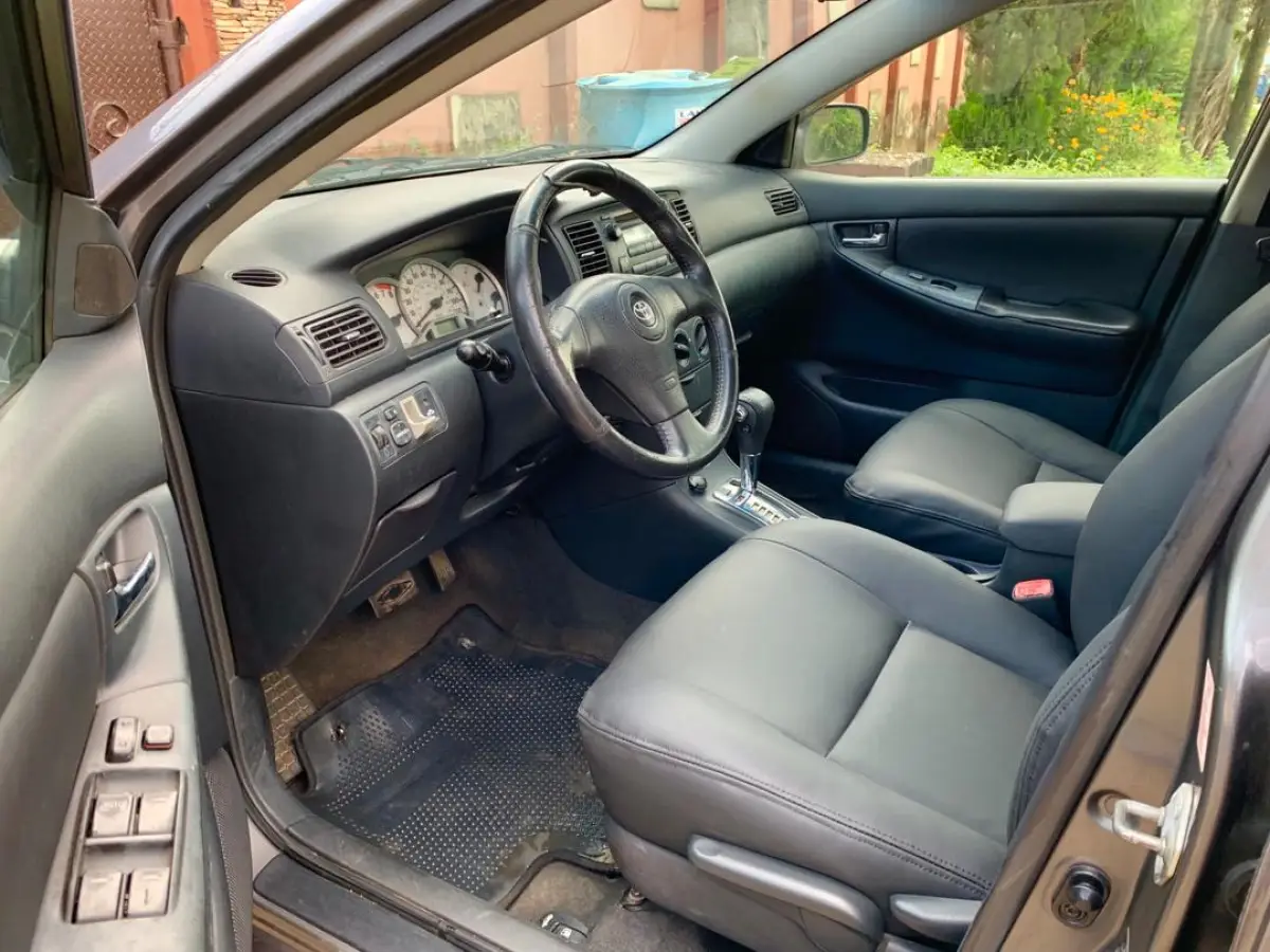 Clean Toyota Corolla sport gray 2005 - Image 3