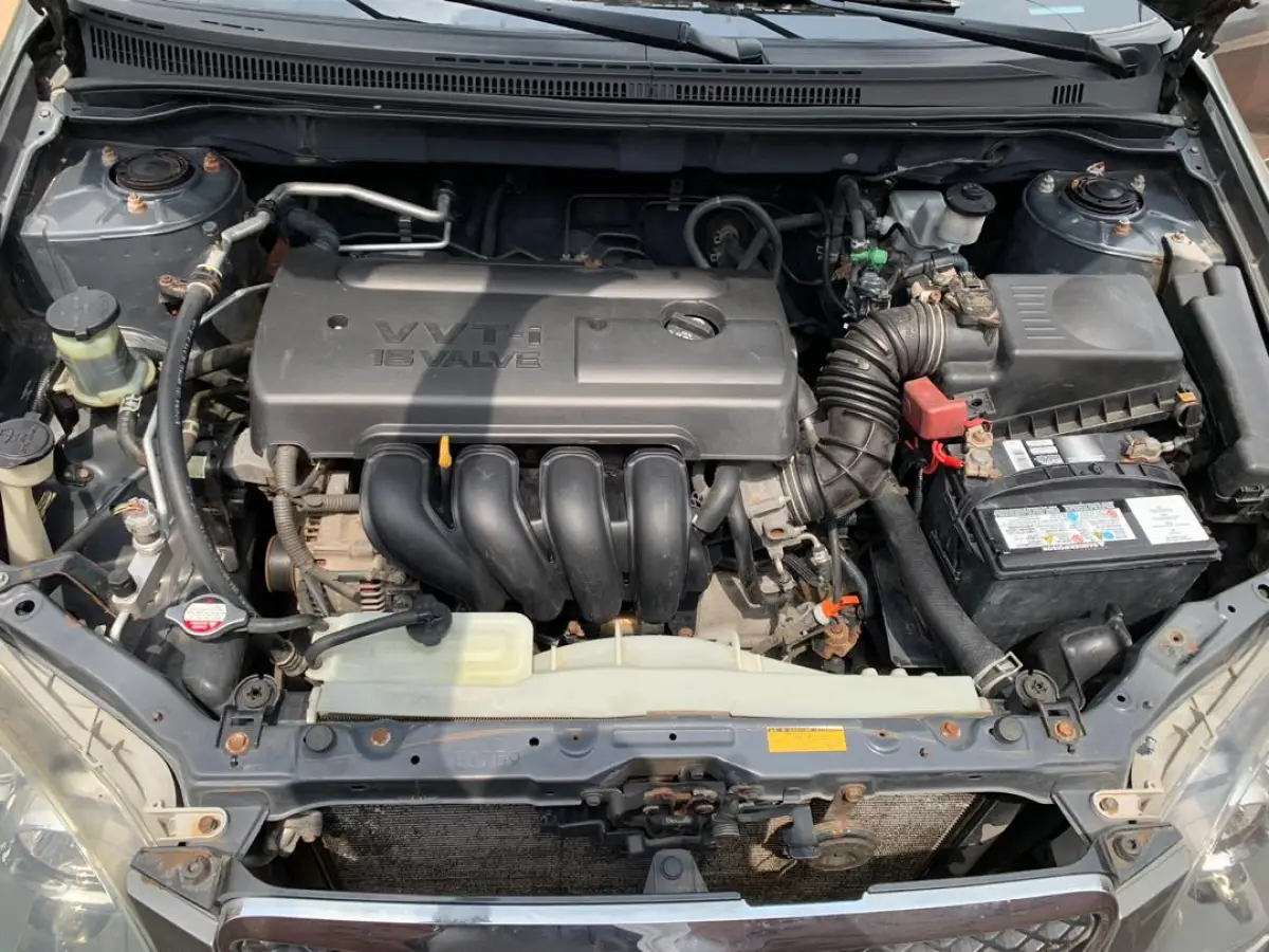 Clean Toyota Corolla sport gray 2005 - Image 4