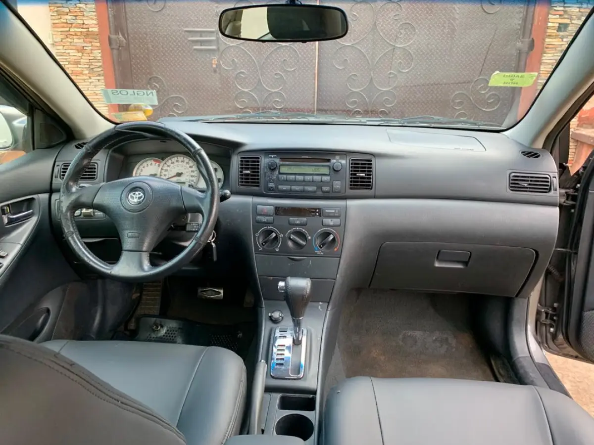 Clean Toyota Corolla sport gray 2005 - Image 6