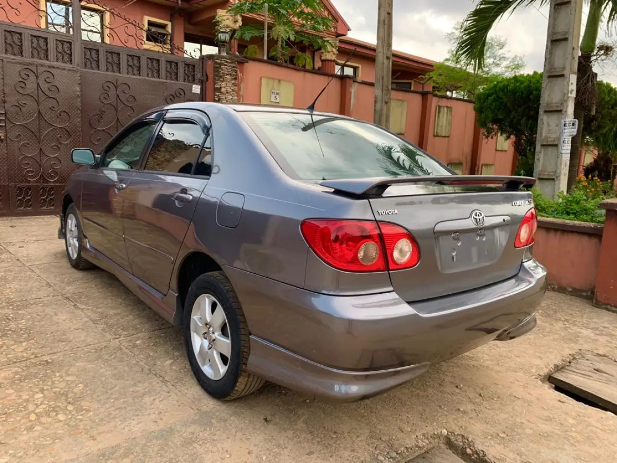 Clean Toyota Corolla sport gray 2005 - Image 7