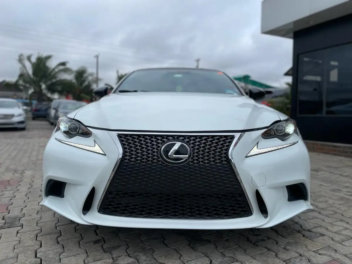 2015 Lexus IS250 F-sport - Image 2