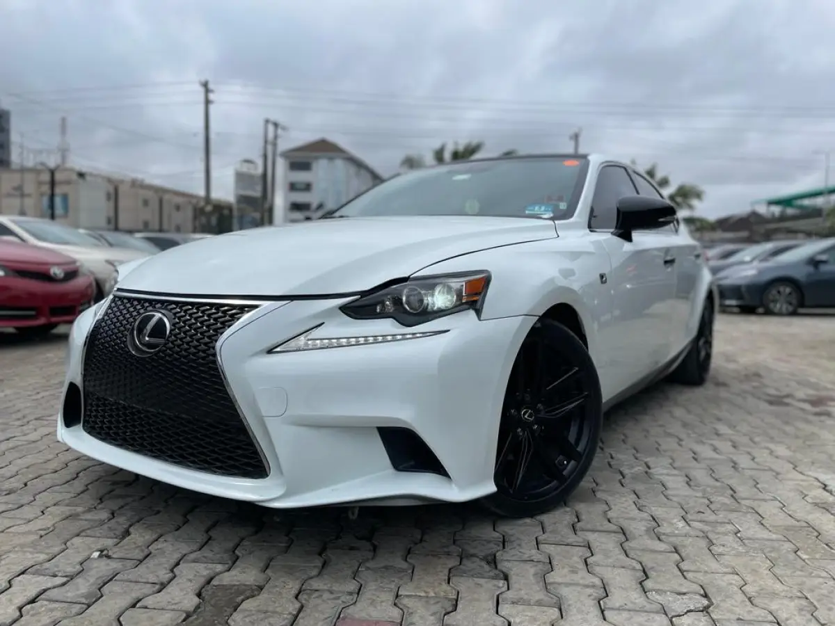 2015 Lexus IS250 F-sport - Image 8