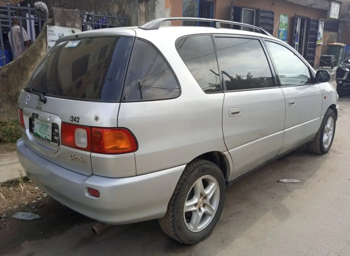 2002 Toyota picnic for sale - Image 1