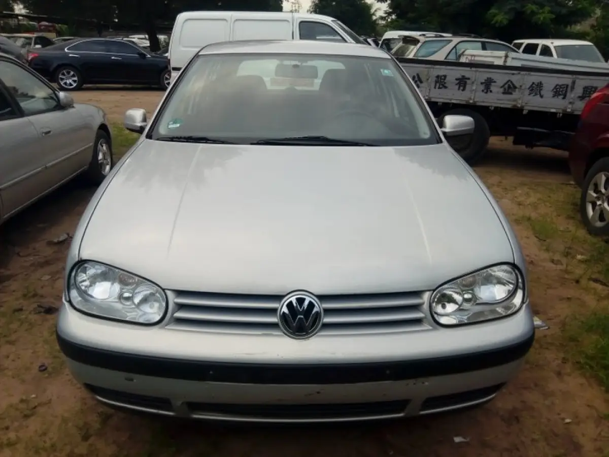 Clean Volkswagen Golf4 2000 - Image 2
