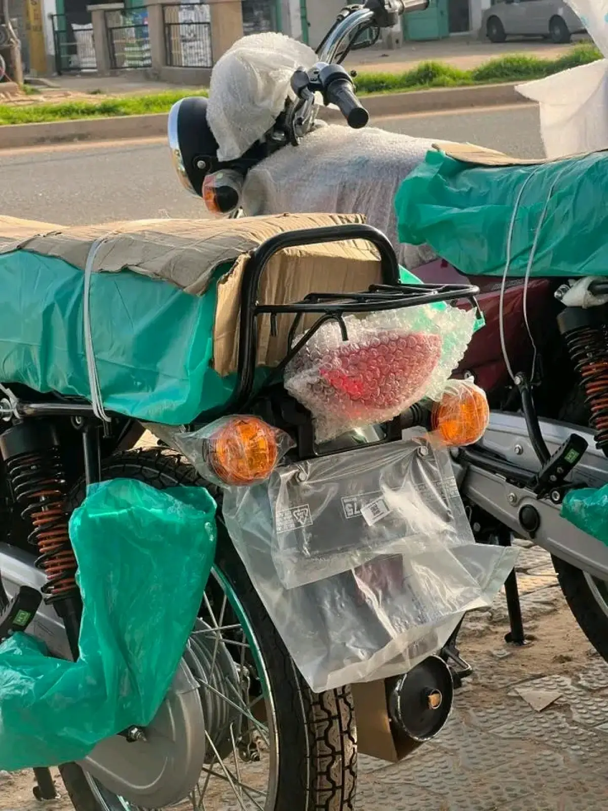 Bajaj Boxer - Image 1