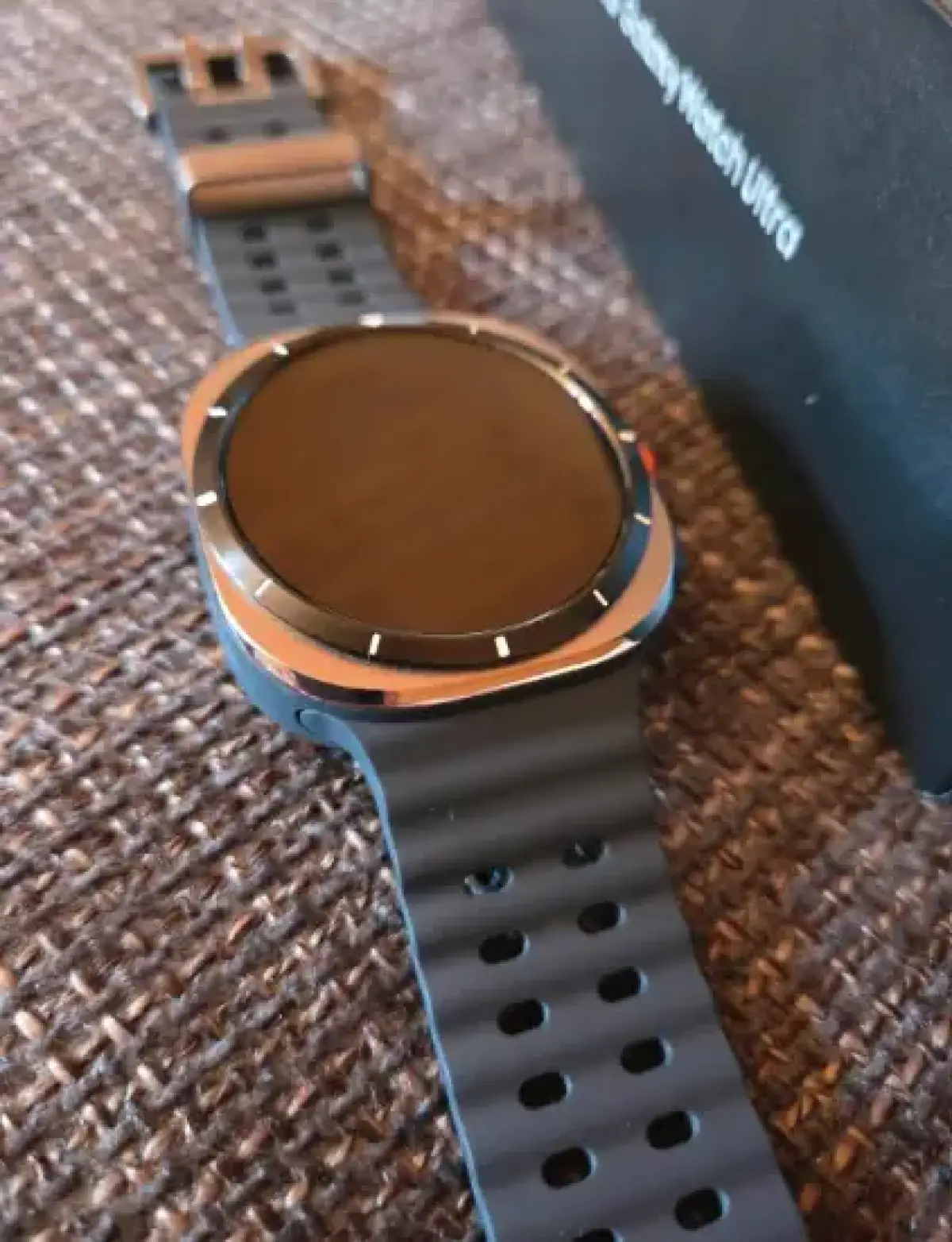 Samsung Galaxy Watch Ultra with accessories - Image 2