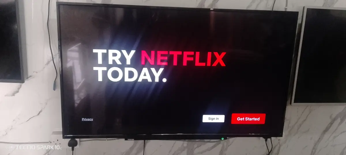 Toshiba Smart TV 55' - Image 2