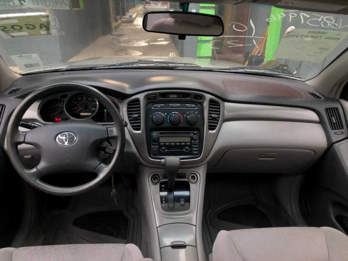 Toyota Highlander 2004 Model For Sale - Image 4
