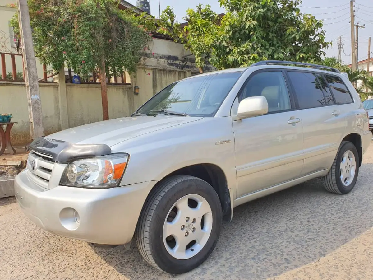 Toyota Highlander 4x4 Limited - Image 2