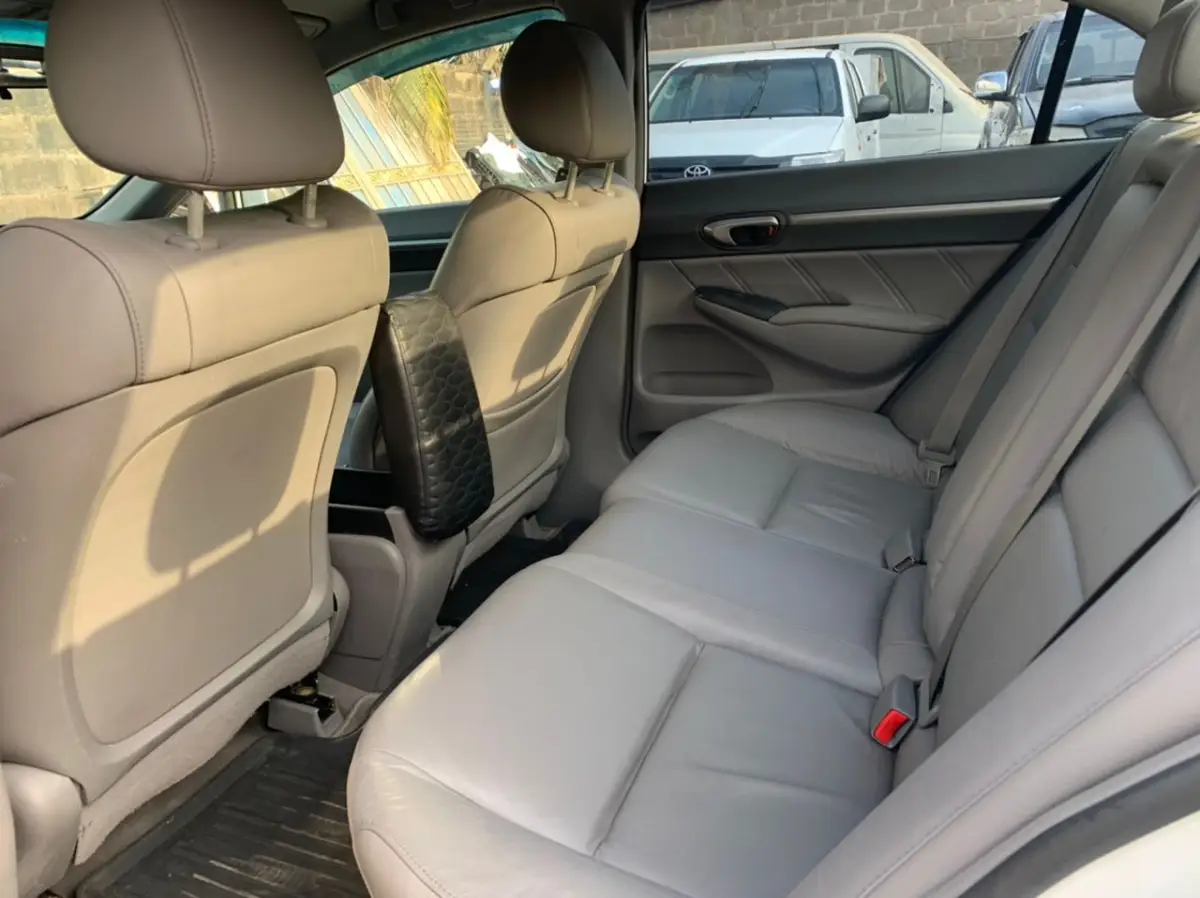 Honda Civic White for sale - Image 4